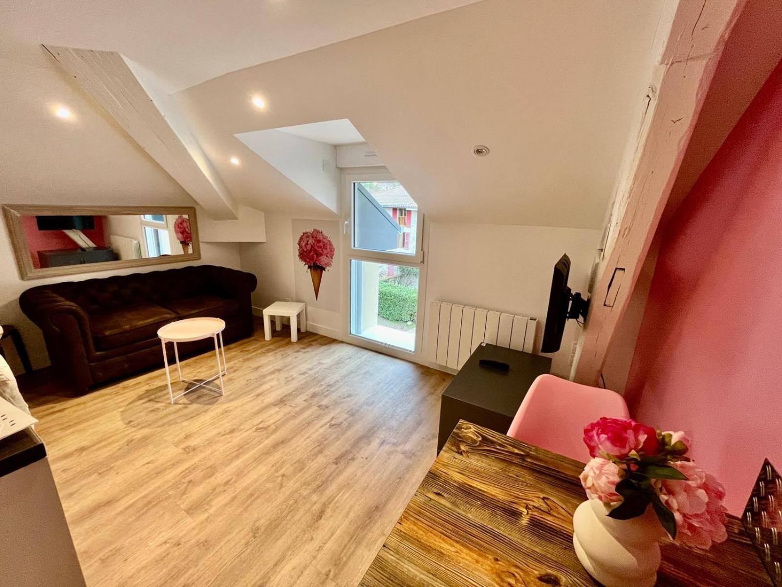 Maison Des Fleurs Apartment La Terrasse  ภายนอก รูปภาพ