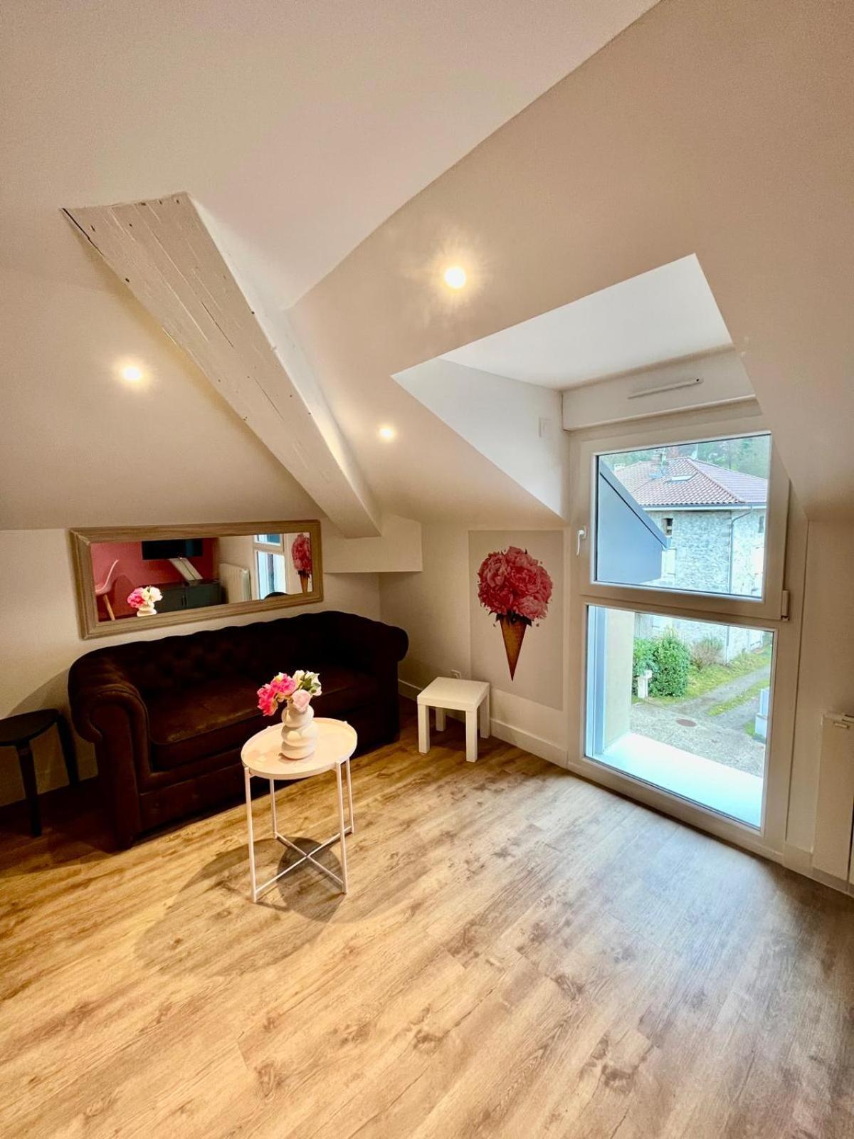 Maison Des Fleurs Apartment La Terrasse  ภายนอก รูปภาพ
